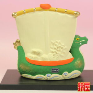開店祝いの七福神宝船の置物：背面